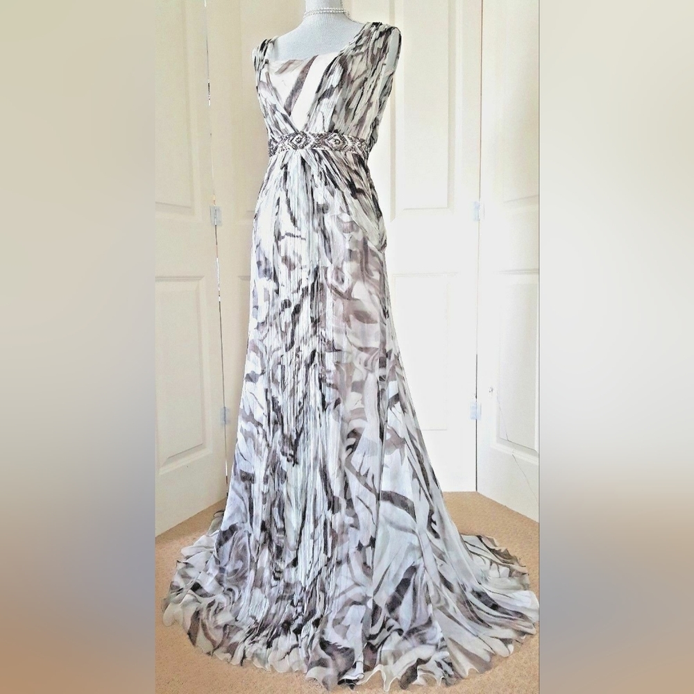 □$4,000 NEW CARLOS MIELE SILVER SILK CHIFFON CRYSTAL BEADS RUNWAY GOWN US 4